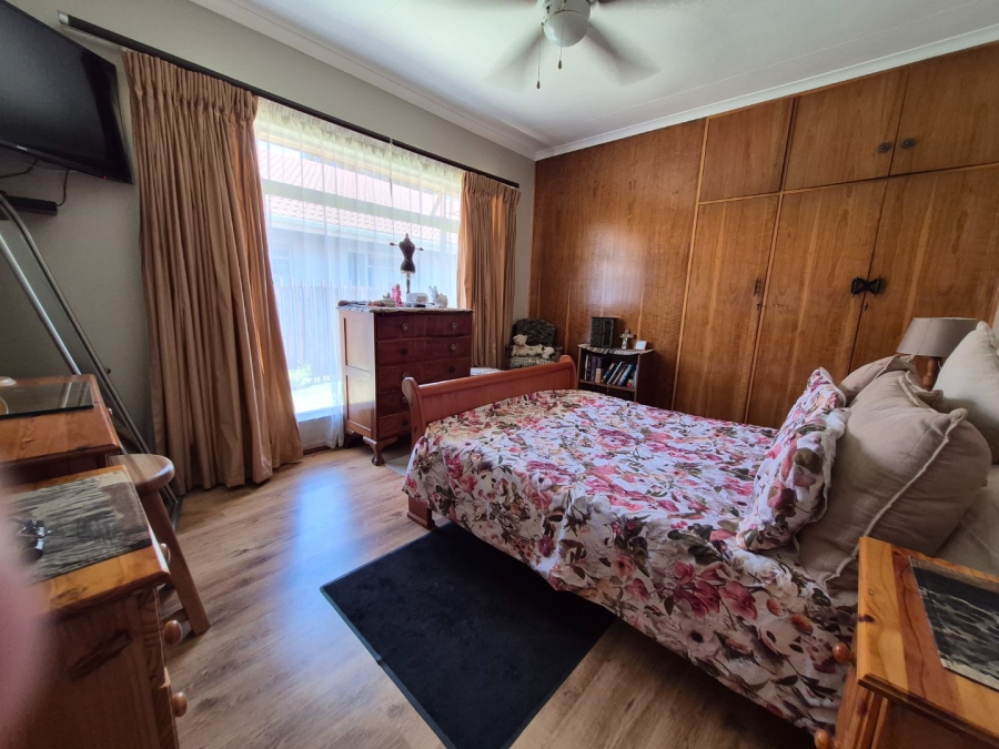 5 Bedroom Property for Sale in Fichardt Park Free State